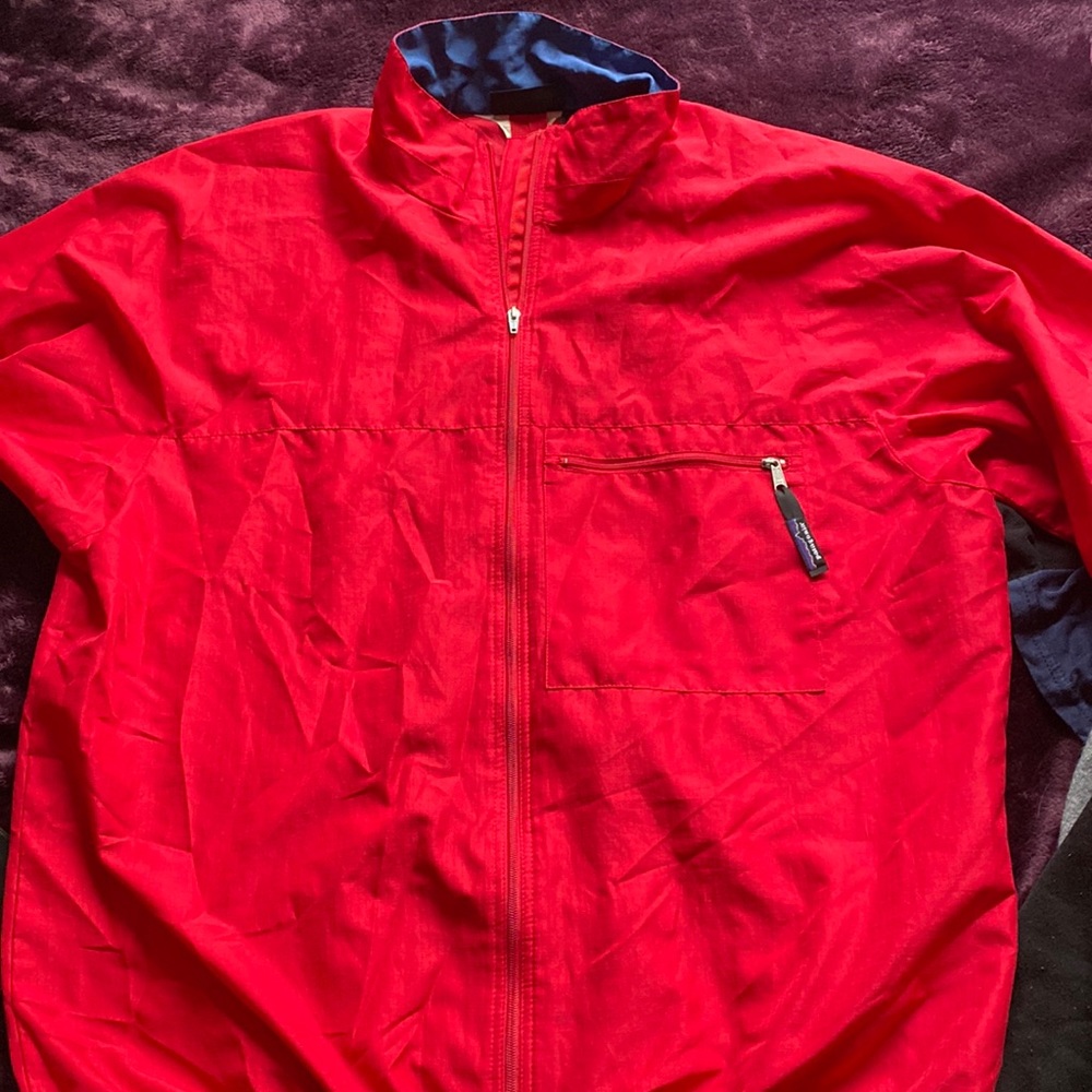 vintage 90’s patagonia windbreaker in good condition.
